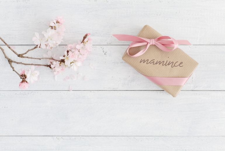 6 tipů na dárek pro maminku. Potěšte ji nejen kytkou 6 tipů na dárek pro maminku. Potěšte ji nejen kytkou