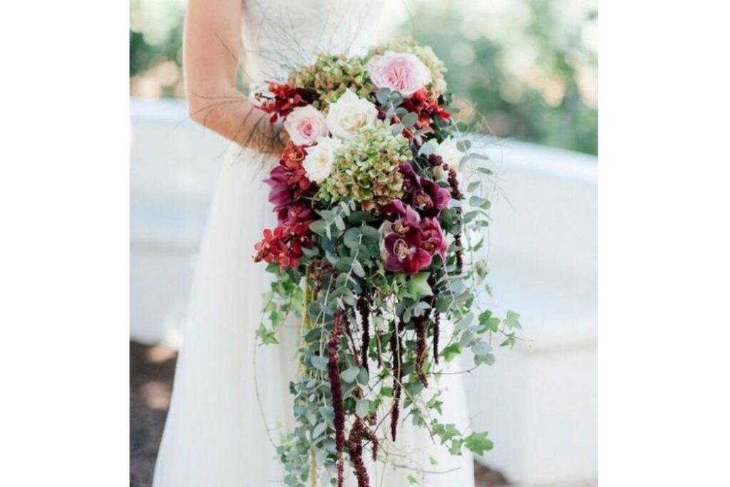 Kurz vázání převislé svatební kytice