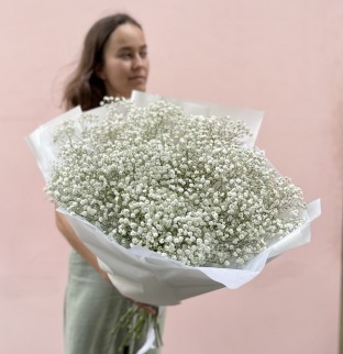 Kytice z bílé gypsophily – M