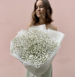 Kytice z bílé gypsophily – S