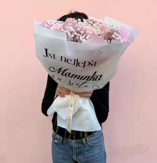 Kytice s nápisem pro maminku