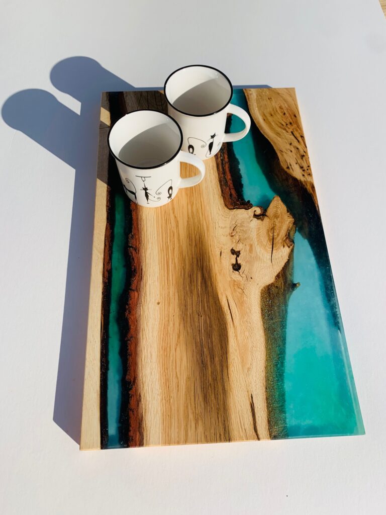 Výroba podnosu ze dřeva a pryskyřice