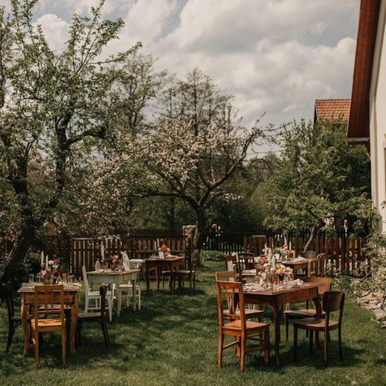 Na-Čechách-restaurant-a-penzion-svatba-ve-stodole